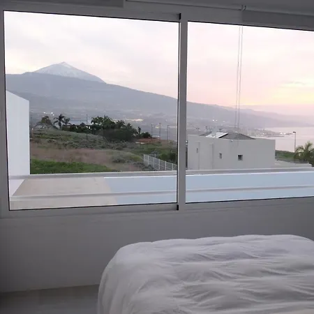 Luz Villa *